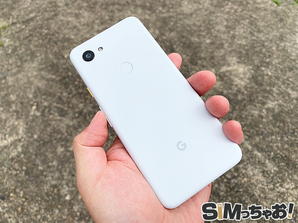 GooglePixel3aを持った画像